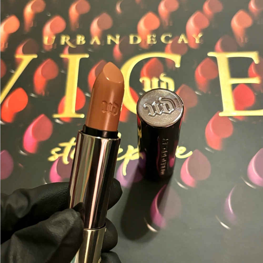 ✨New✨Urban Decay Matte Lipstick✨   Stark Naked-🔥 Last one 🔥!